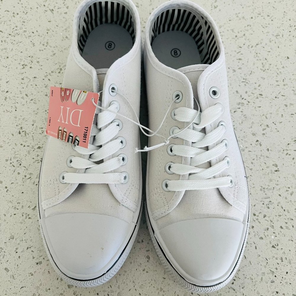 Boy/Girl DIY sneaker, Women size 8